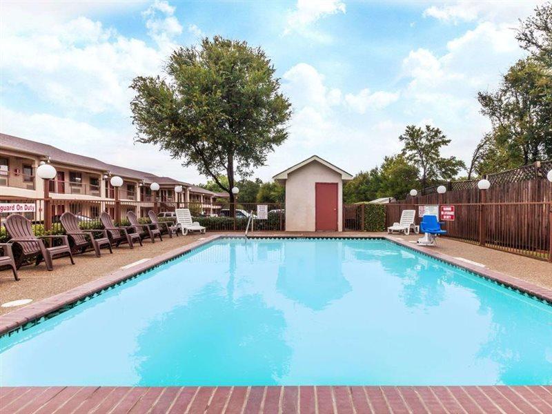 Отель Super 8 By Wyndham Arlington East Экстерьер фото